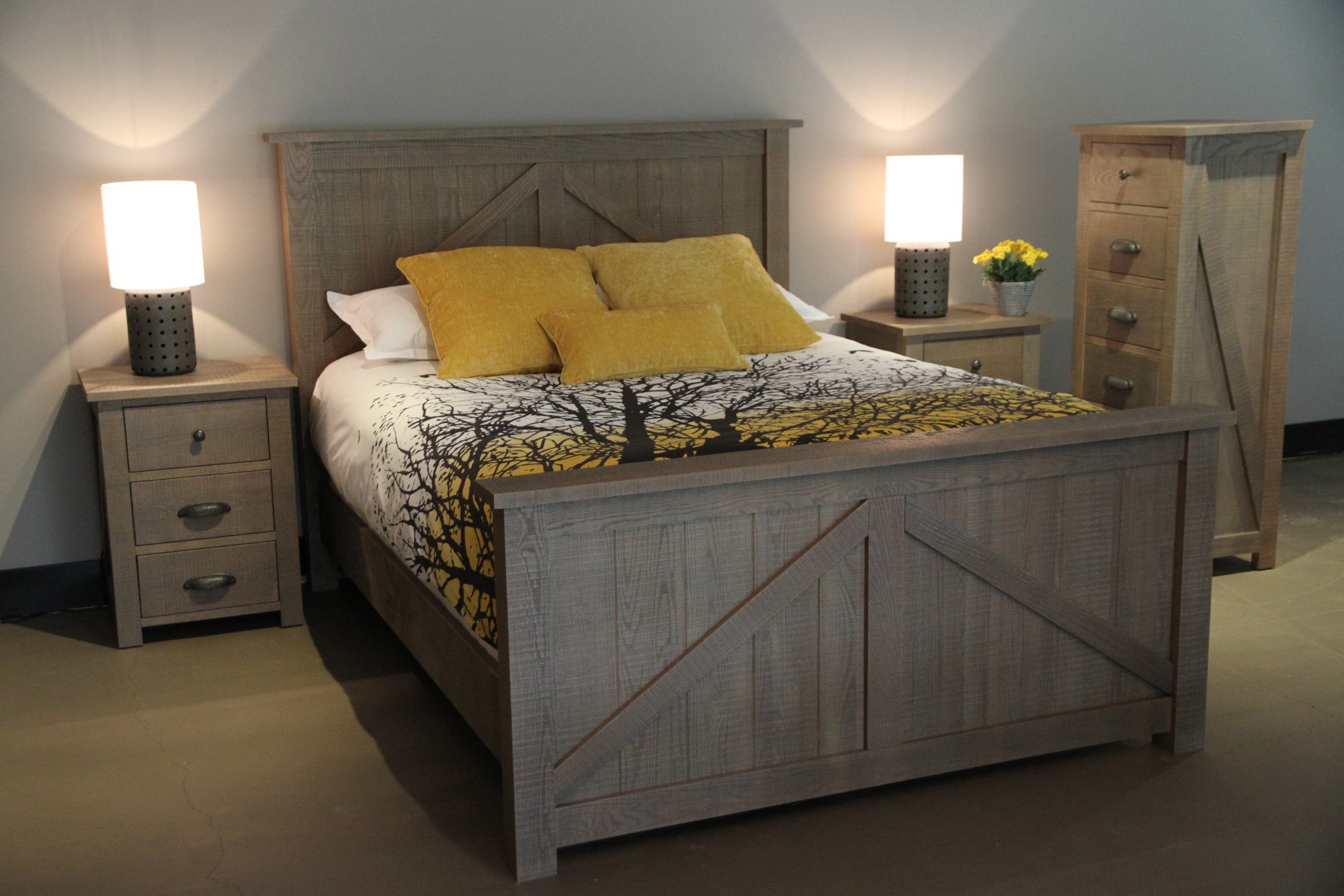 Farmhouse Low Queen Bed Knock on Wood Furniture Gallery